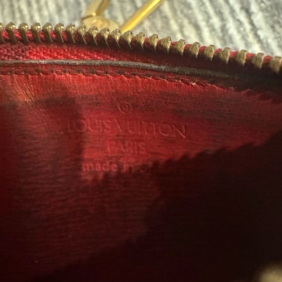 Louis Vuitton epi pochette and matching key pouch - Picture 12 of 15